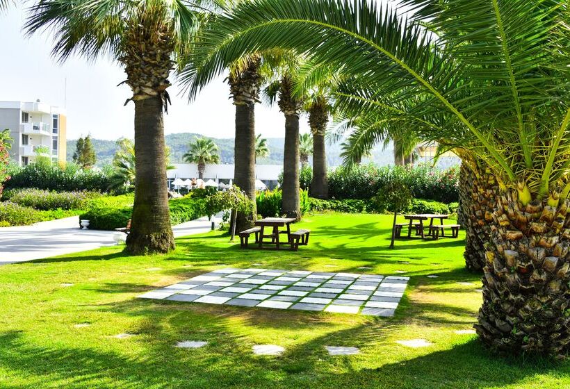 Отель Palm Wings Ephesus Beach Resort