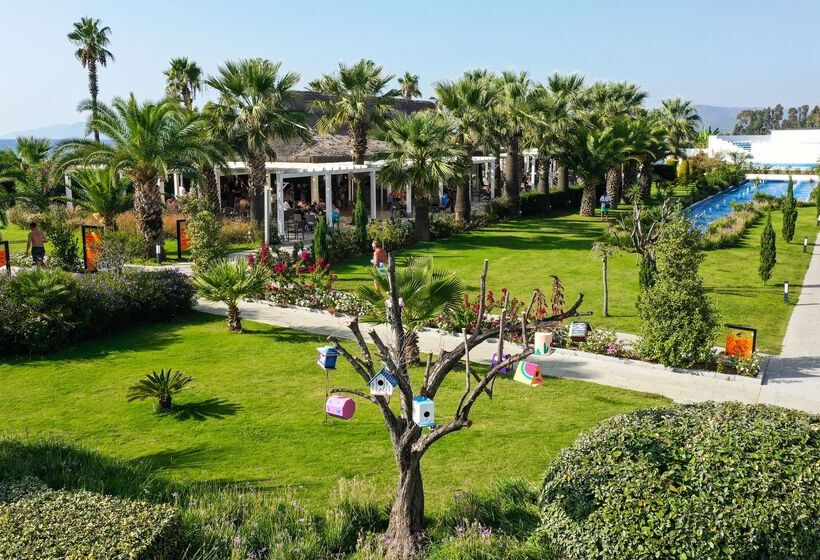 Отель Palm Wings Ephesus Beach Resort