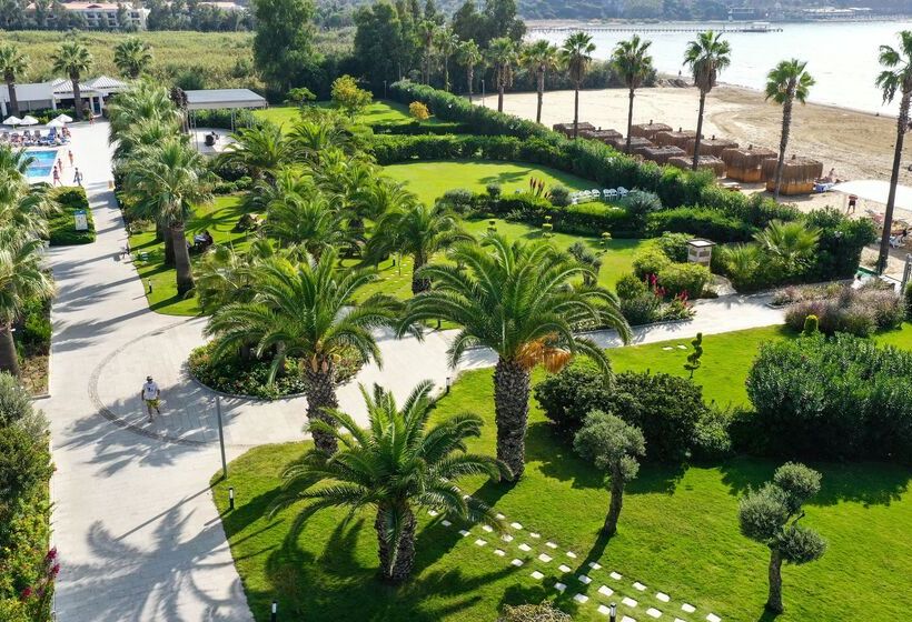 Отель Palm Wings Ephesus Beach Resort