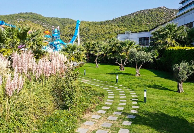 Отель Palm Wings Ephesus Beach Resort