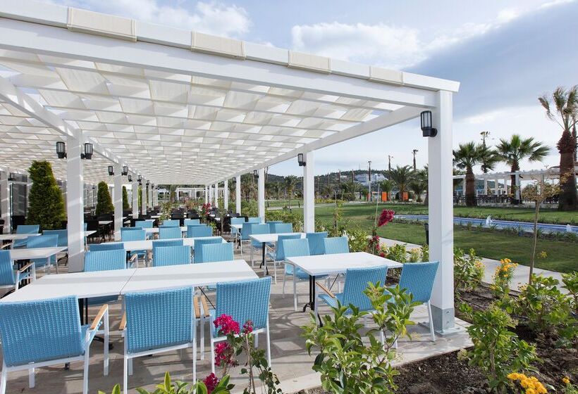 Отель Palm Wings Ephesus Beach Resort