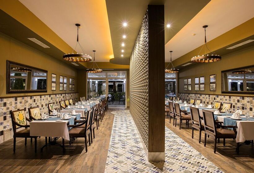 Отель Palm Wings Ephesus Beach Resort