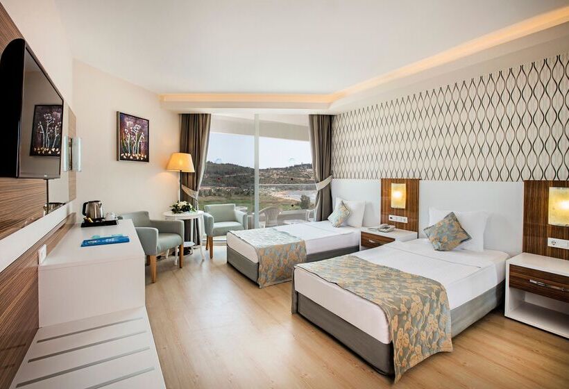 Отель Palm Wings Ephesus Beach Resort