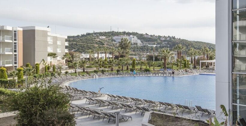 Отель Palm Wings Ephesus Beach Resort