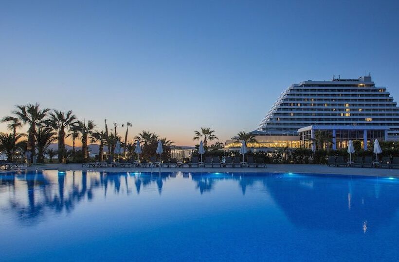 Отель Palm Wings Ephesus Beach Resort