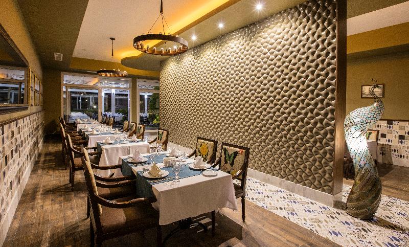 Отель Palm Wings Ephesus Beach Resort