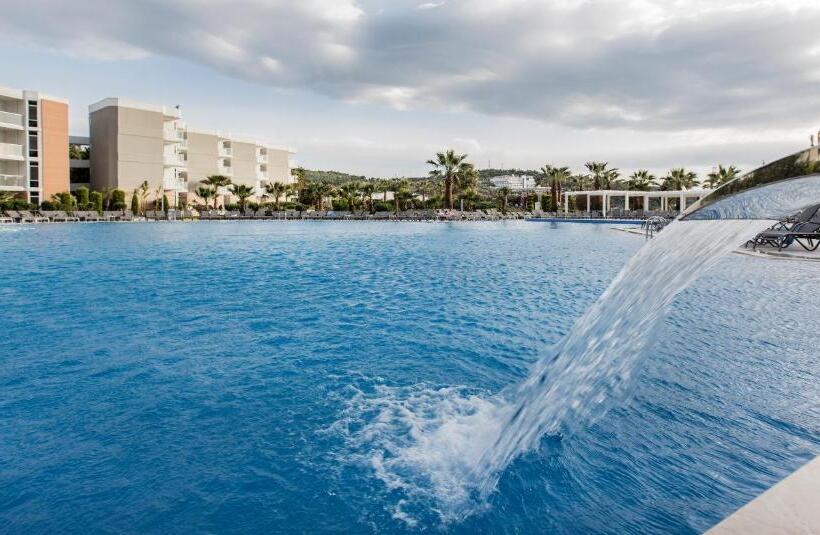 Отель Palm Wings Ephesus Beach Resort