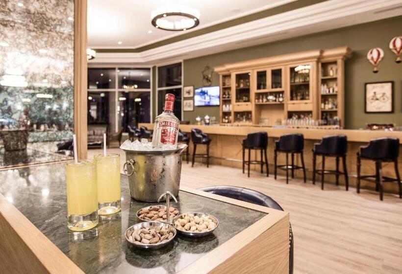 Отель Palm Wings Ephesus Beach Resort