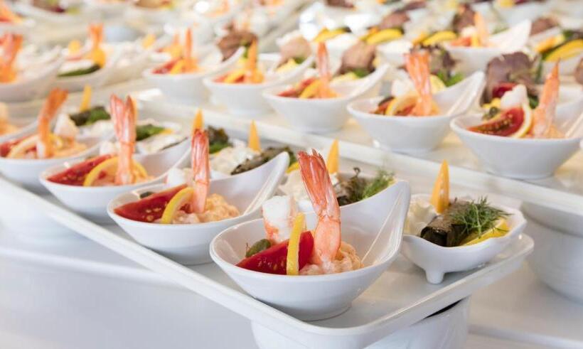 Отель Palm Wings Ephesus Beach Resort