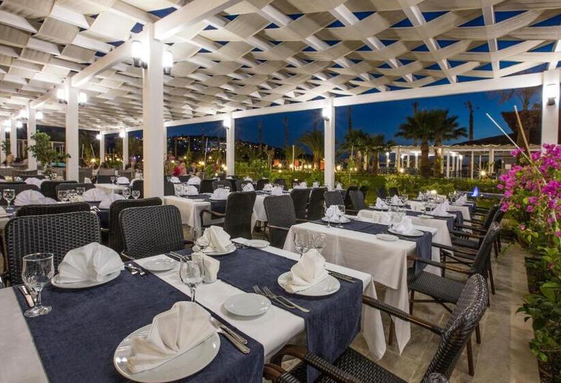 Отель Palm Wings Ephesus Beach Resort