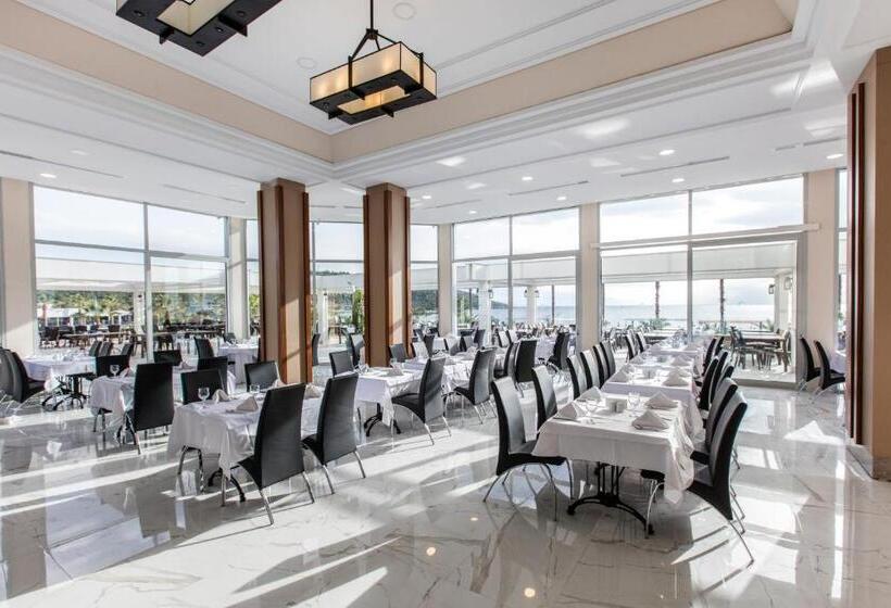 Отель Palm Wings Ephesus Beach Resort