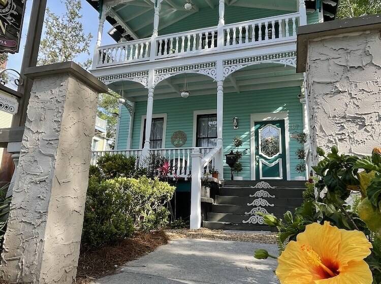 בית מלון כפרי Peace & Plenty Inn Bed And Breakfast Downtown St Augustine Adults Only
