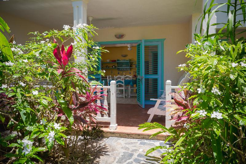 هتل Playa Colibri