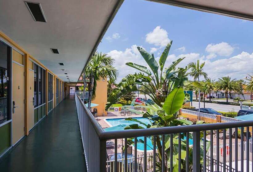 호텔 Quality Inn & Suites Airport Cruise Port Hollywood