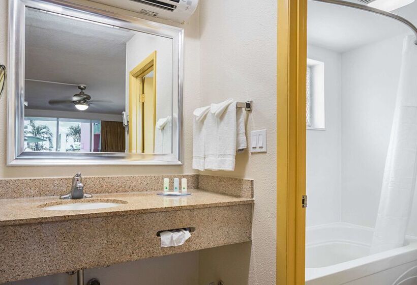호텔 Quality Inn & Suites Airport Cruise Port Hollywood
