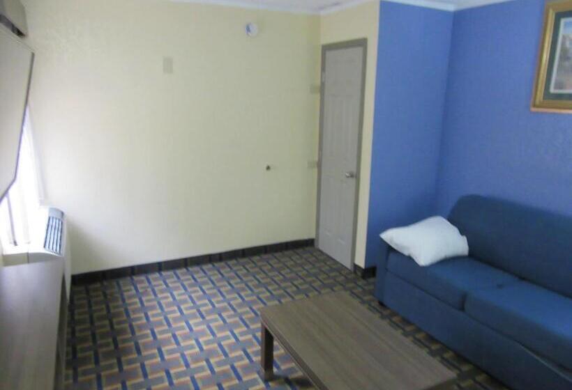 هتل Quality Inn & Suites Near Six Flags East
