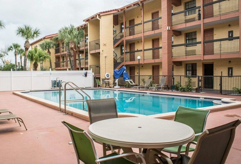 בית מלון כפרי Rodeway Inn Near Ybor City  Casino