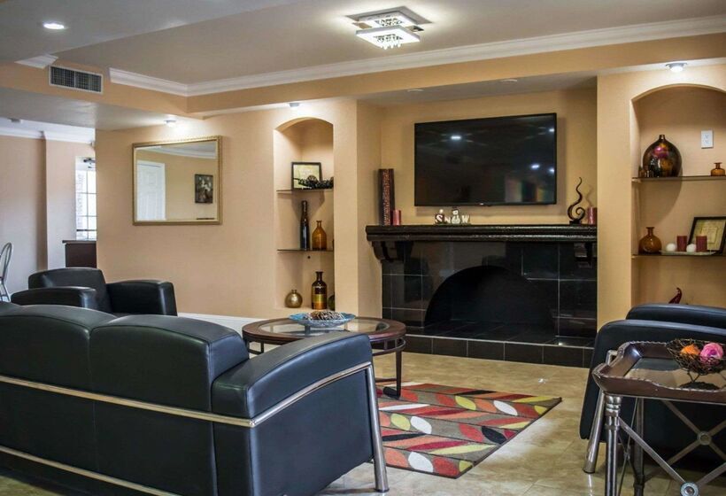 בית מלון כפרי Rodeway Inn Near Ybor City  Casino