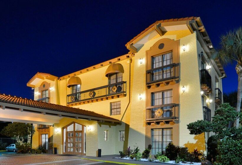 בית מלון כפרי Rodeway Inn Near Ybor City  Casino