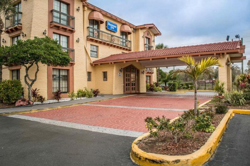 בית מלון כפרי Rodeway Inn Near Ybor City  Casino