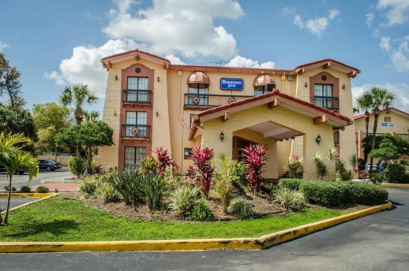 בית מלון כפרי Rodeway Inn Near Ybor City  Casino