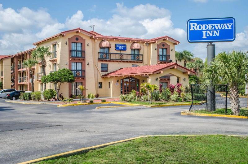 בית מלון כפרי Rodeway Inn Near Ybor City  Casino