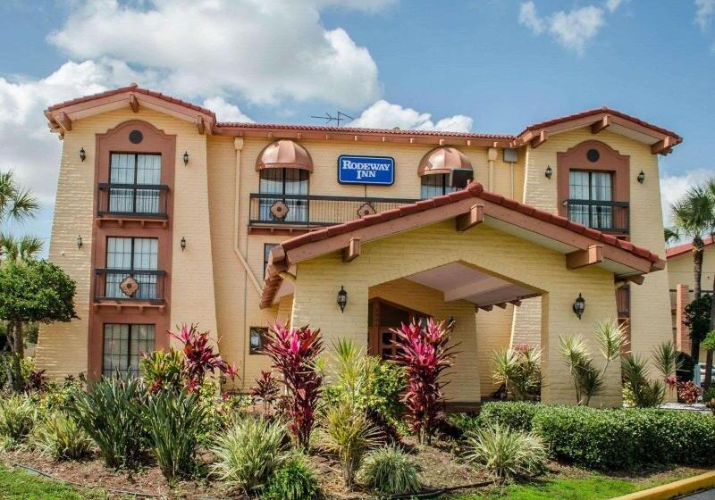 בית מלון כפרי Rodeway Inn Near Ybor City  Casino
