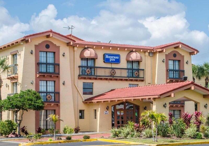 בית מלון כפרי Rodeway Inn Near Ybor City  Casino