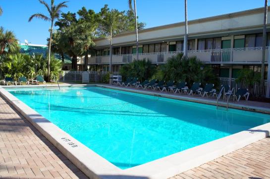 فندق Sawgrass Inn & Conference Center