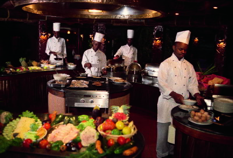 בית מלון כפרי Serengeti Serena Safari Lodge