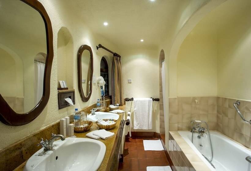 בית מלון כפרי Serengeti Serena Safari Lodge