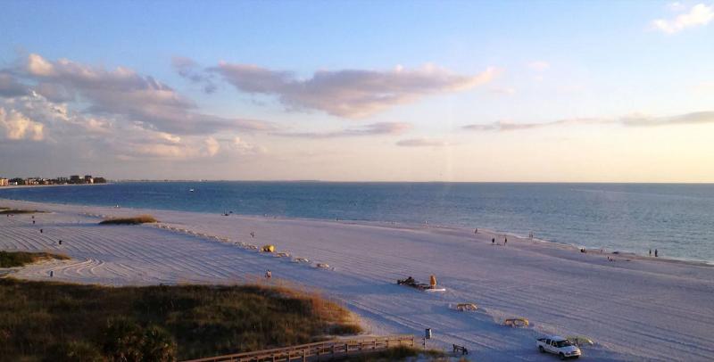 Отель Sunset Vistas Two Bedroom Beachfront Suites