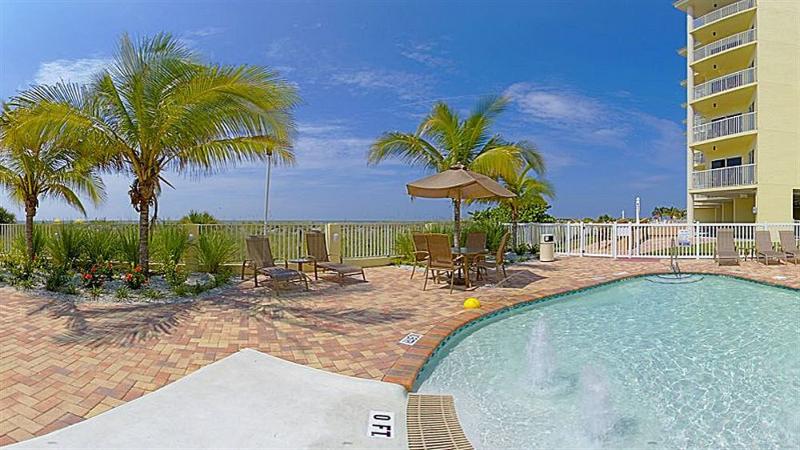 Отель Sunset Vistas Two Bedroom Beachfront Suites