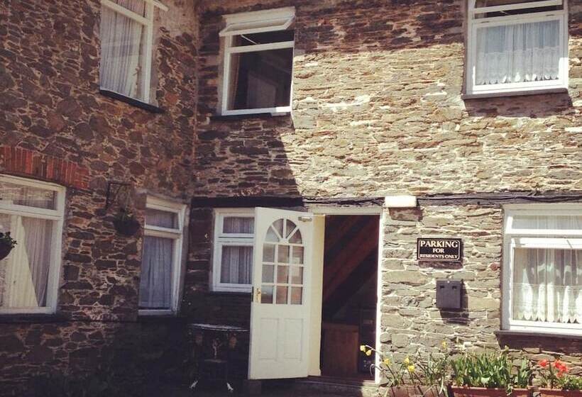 Отель The Copley Arms