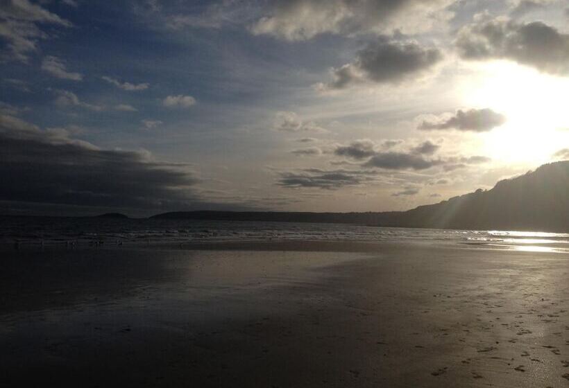 Отель The Copley Arms