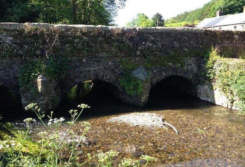 Отель The Copley Arms