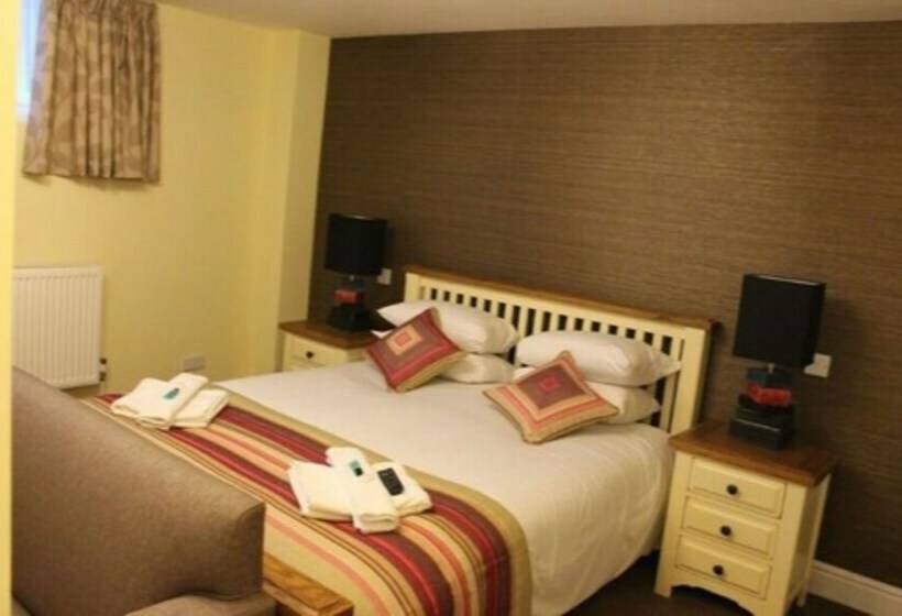 Отель The Crown