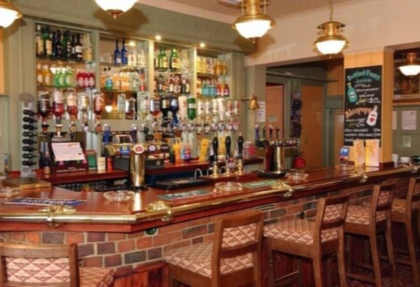 Отель The Crown