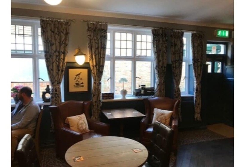 Отель The Crown