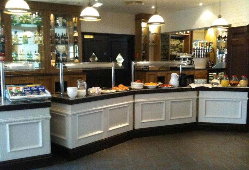 فندق The Fairway