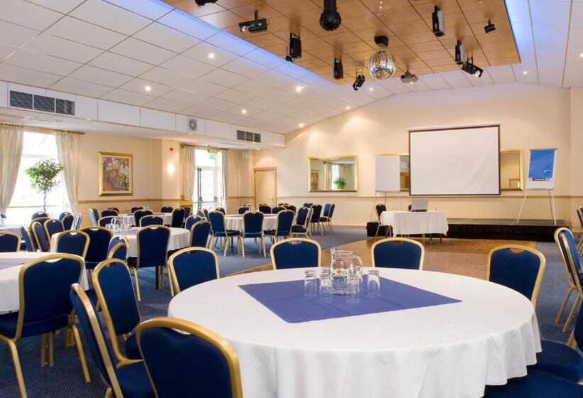 فندق The Fairway