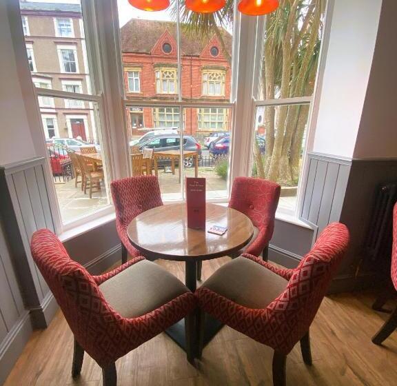 בית מלון כפרי The Post House, Llandudno