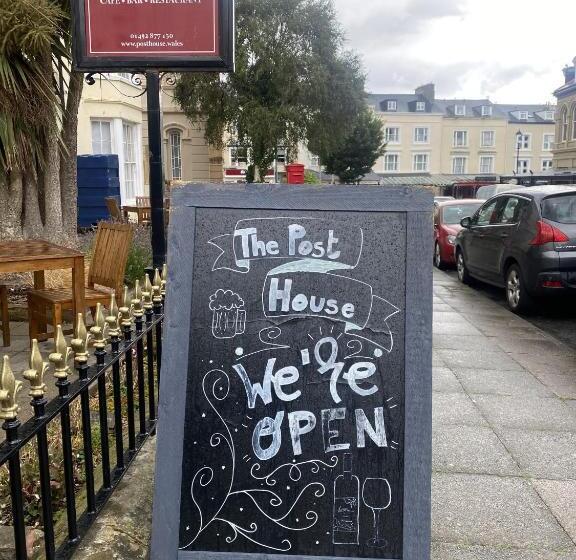 בית מלון כפרי The Post House, Llandudno