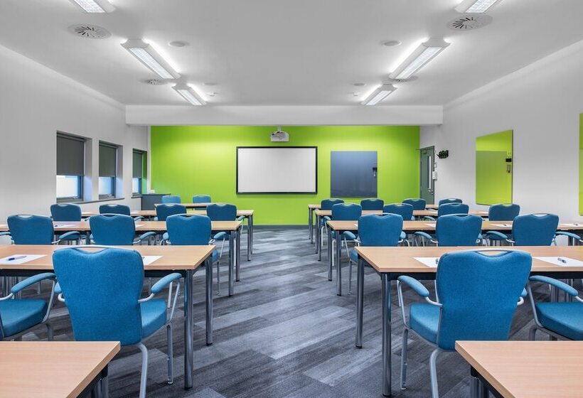 酒店 The Willows Training Centre