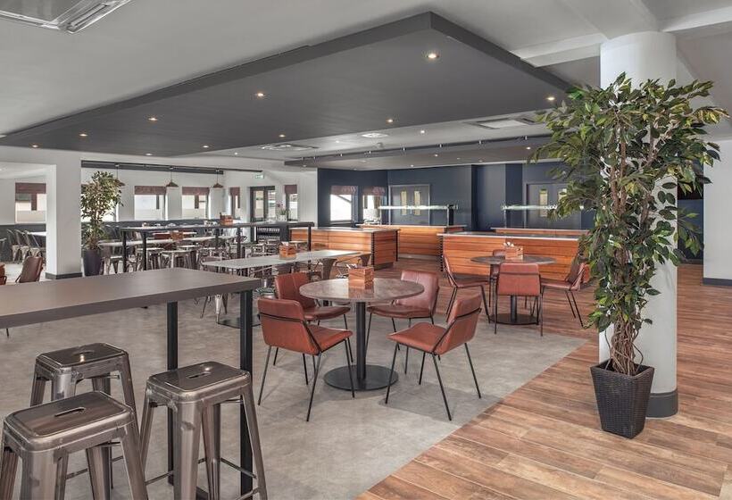 酒店 The Willows Training Centre