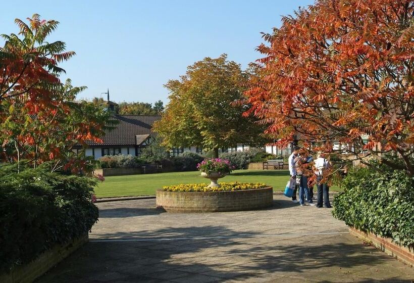 酒店 The Willows Training Centre