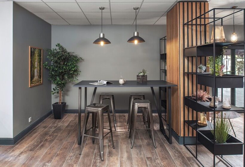 酒店 The Willows Training Centre