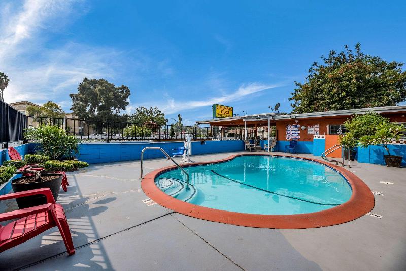 فندق Tiki Lodge Mchenry   Downtown Modesto