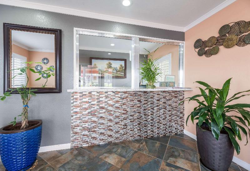 فندق Tiki Lodge Mchenry   Downtown Modesto