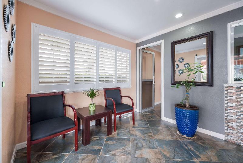 فندق Tiki Lodge Mchenry   Downtown Modesto